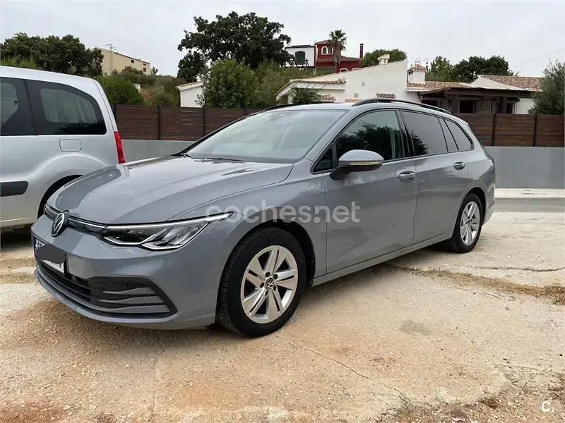 Usado VW Golf VIII 115 CV (84 kW) 2021 Gris / plata Familiar