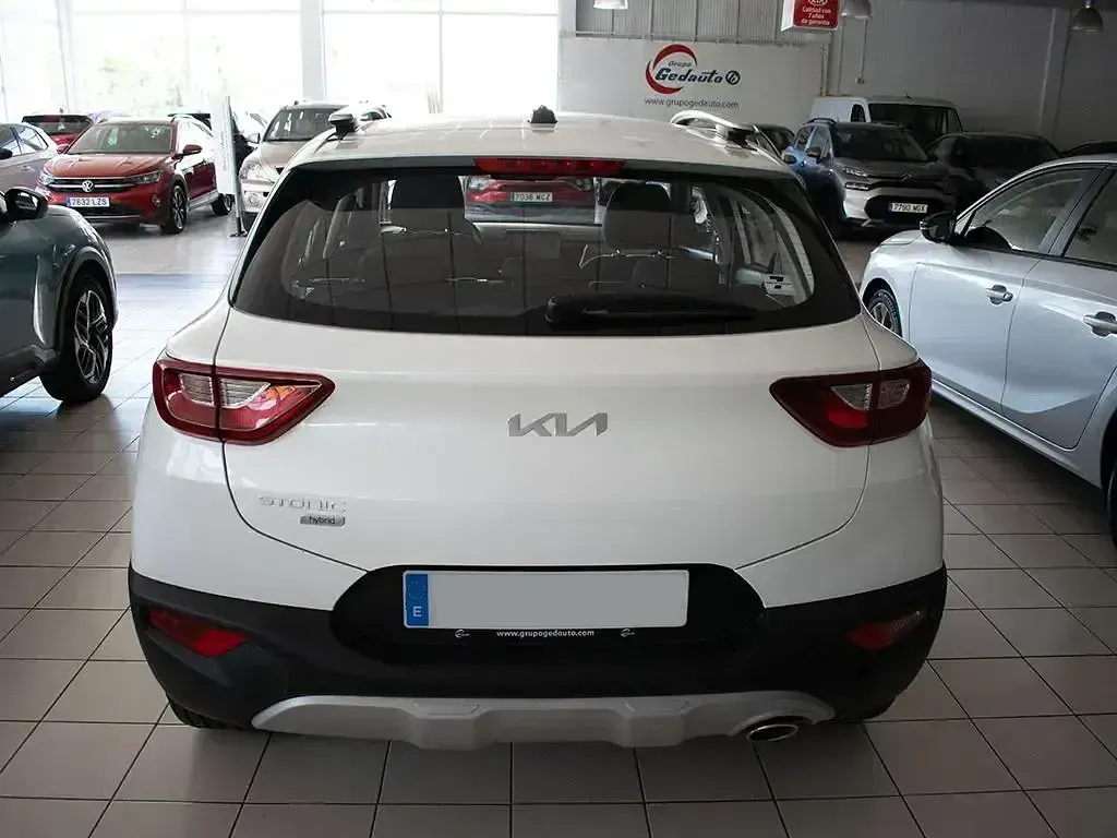 Usado Kia Stonic 100 CV (73 kW) 2024 Blanco SUV