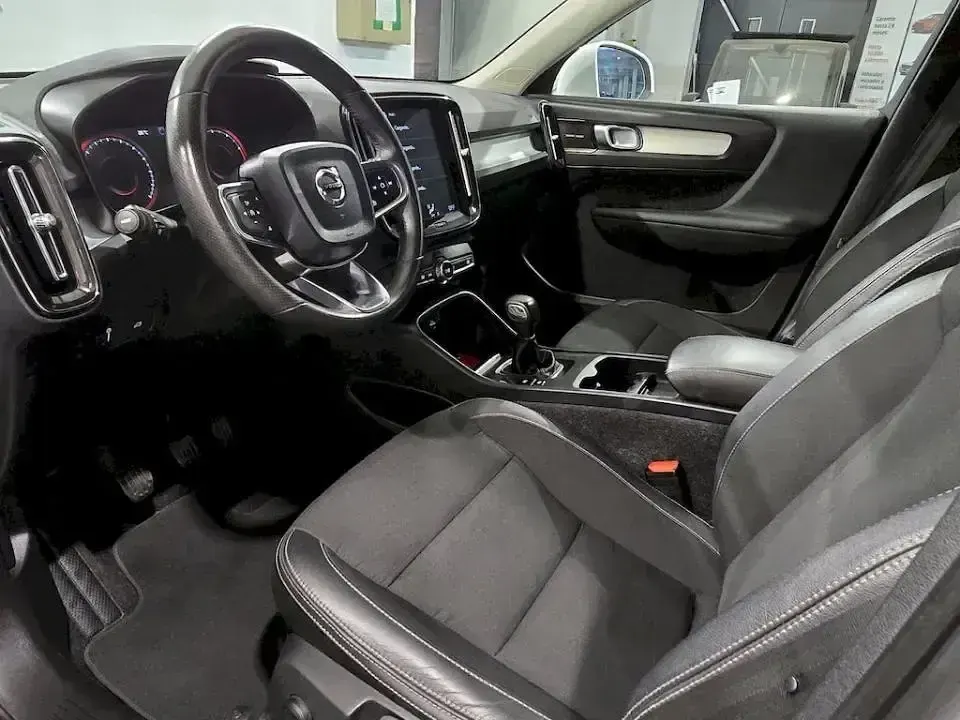 Usado Volvo XC40 Momentum 156 CV (114 kW) 2019 Blanco SUV