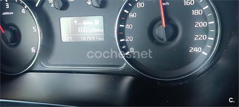 Usado Kia Carens 115 CV (84 kW) 2016 Blanco Monovolumen