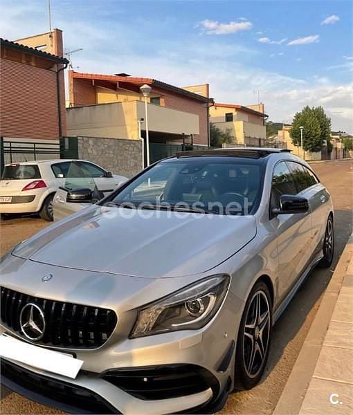 Usado Mercedes CLA220 Shooting Brake AMG line 177 CV (130 kW) 2017 Gris / plata Familiar