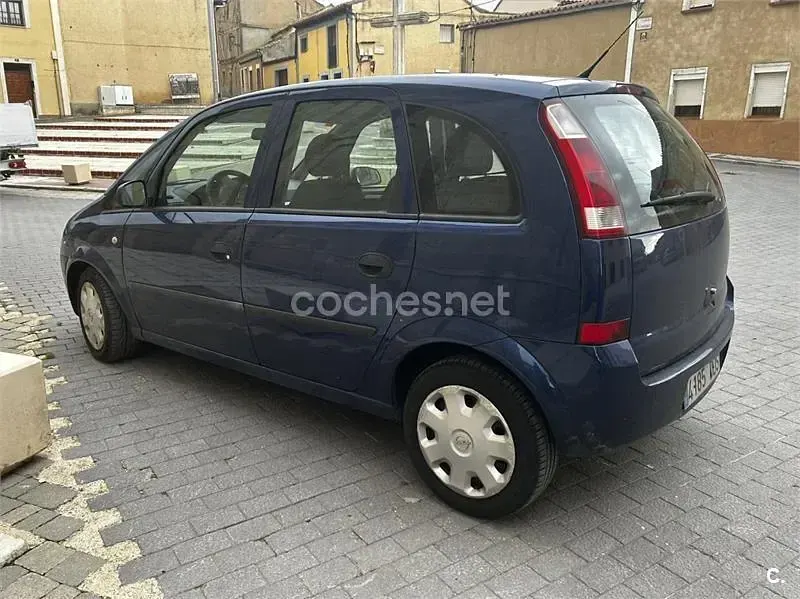 Usado Opel Meriva Cosmo 100 HP (73 kW) 2005 Azul Monovolume