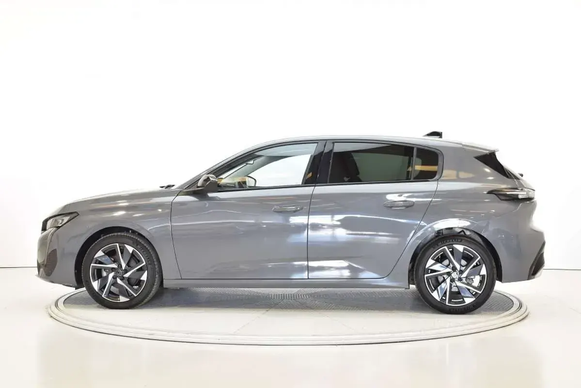 Usado Peugeot 308 Allure 131 CV (96 kW) 2024 Gris Utilitario