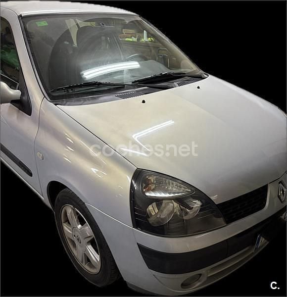 Usado Renault Clio II Dynamique 75 CV (55 kW) 2003 Gris / plata Berlina