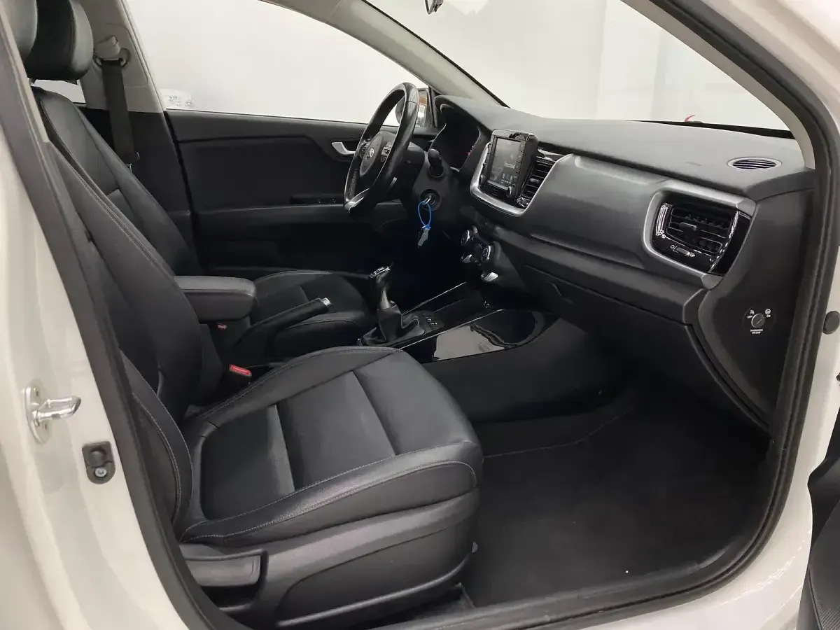 Usado Kia Stonic 100 CV (73 kW) 2020 Blanco SUV
