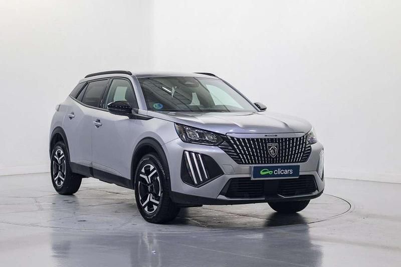 Usado Peugeot 2008 Allure 136 CV (100 kW) 2025 Plateado SUV