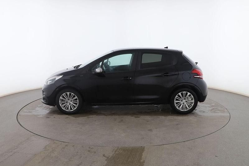 Usado Peugeot 208 Signature Sky 82 CV (60 kW) 2019 Negro Utilitario