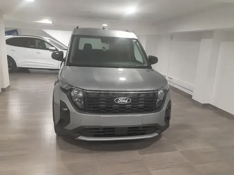Nuevo Ford Tourneo Courier Active 125 CV (91 kW) 2026 Gris / plata Monovolumen