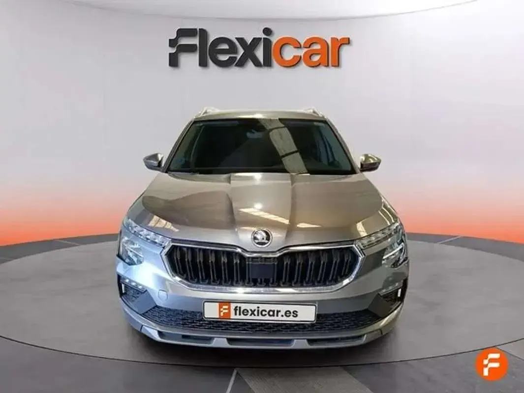 Usado Skoda Kamiq Selection 95 CV (69 kW) 2024 Gris SUV