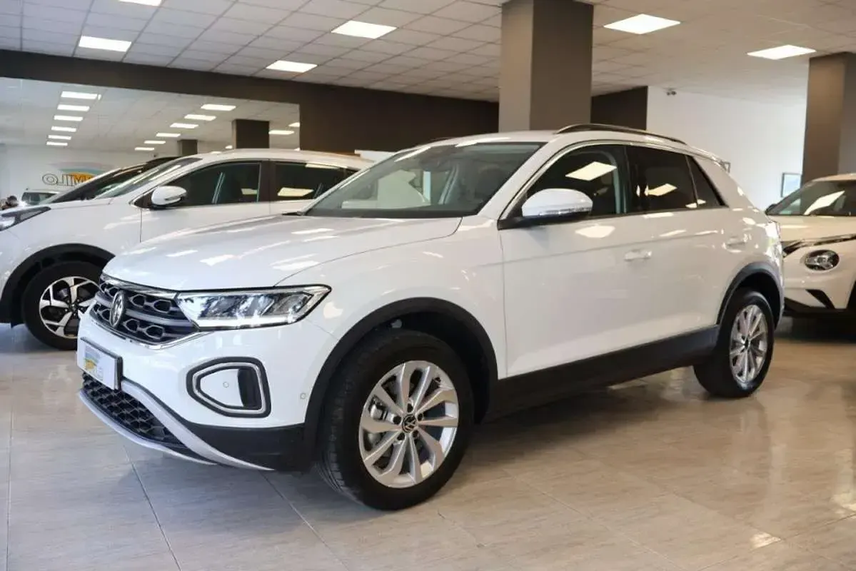 Usado VW T-Roc Life 150 CV (110 kW) 2025 Blanco SUV