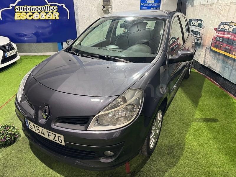 Usado Renault Clio II Dynamique 105 CV (77 kW) 2008 Gris / plata Berlina