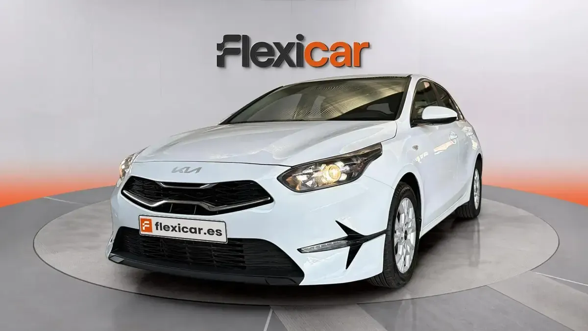 Usado Kia Ceed 136 CV (100 kW) 2023 Blanco Utilitario