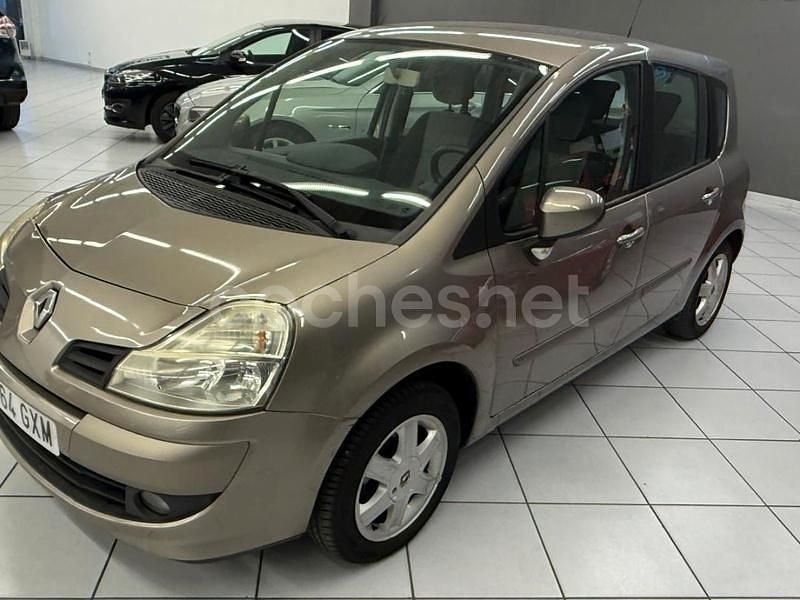 Usado Renault Grand Modus Dynamique 85 CV (62 kW) 2010 Beige Monovolumen