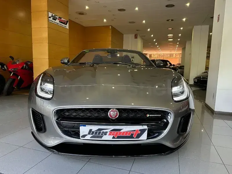 Usado Jaguar F-Type R-Dynamic 300 CV (220 kW) 2018 Gris / plata Descapotable