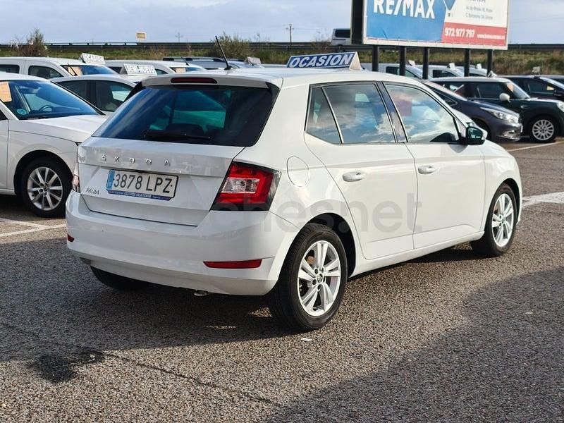 Usado Skoda Fabia Ambition 95 CV (69 kW) 2021 Blanco Berlina