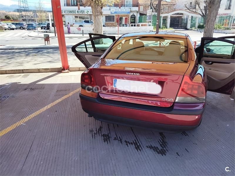 Usado Volvo S60 130 CV (95 kW) 2004 Granate Berlina