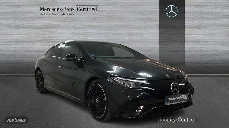 Usado Mercedes EQE350 AMG line 214 kW (292 CV) 2023 Verde olivo mate Berlina