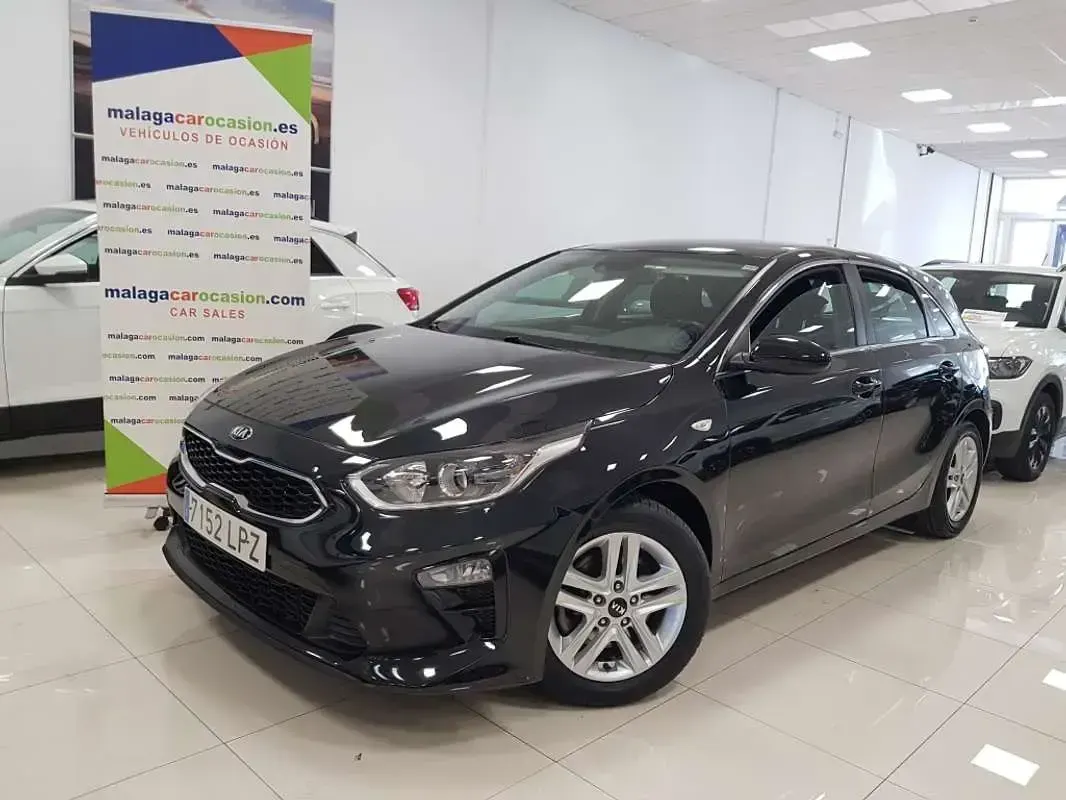 Usado Kia Ceed 120 CV (88 kW) 2021 Negro Utilitario