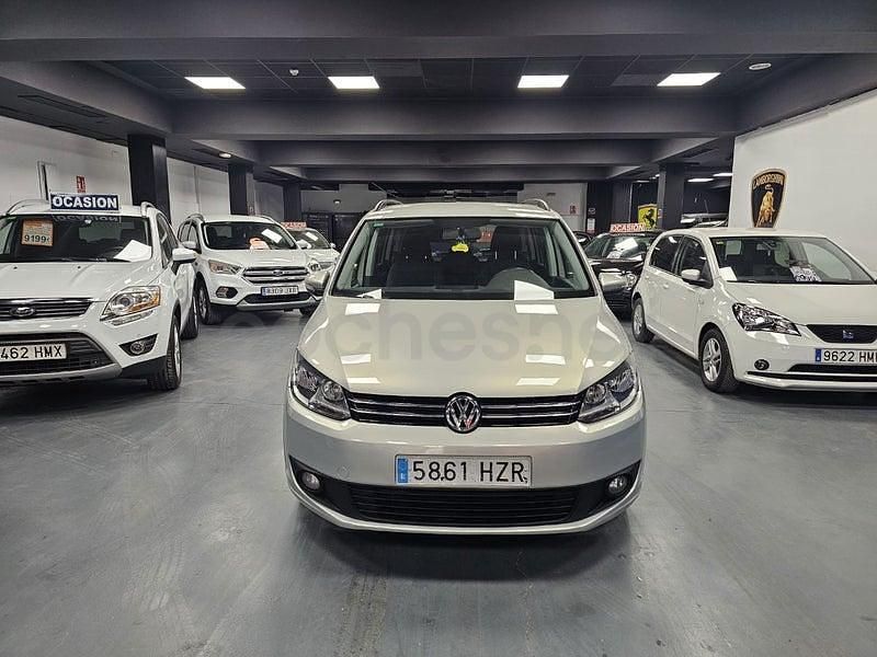 Usado VW Touran Advance 105 CV (77 kW) 2014 Gris / plata Monovolumen