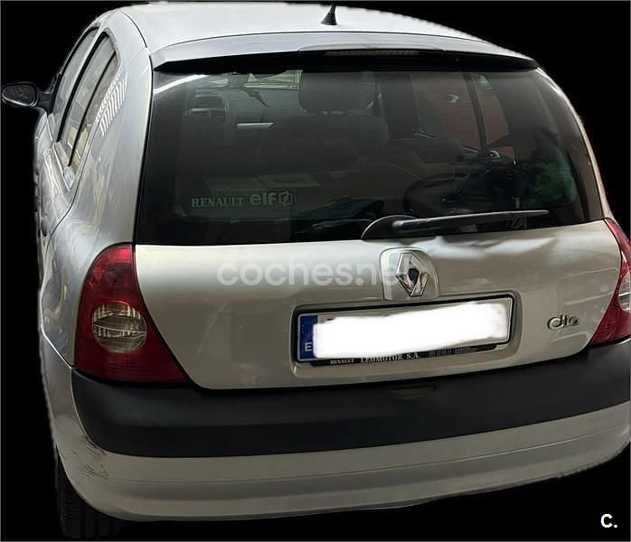 Usado Renault Clio II Dynamique 75 CV (55 kW) 2003 Gris / plata Berlina