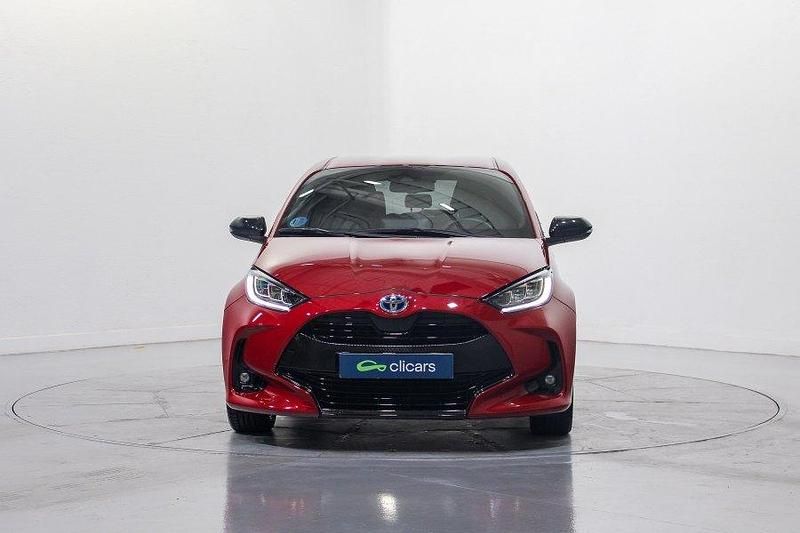 Usado Toyota Yaris Hybrid Style 116 CV (85 kW) 2022 Rojo Berlina