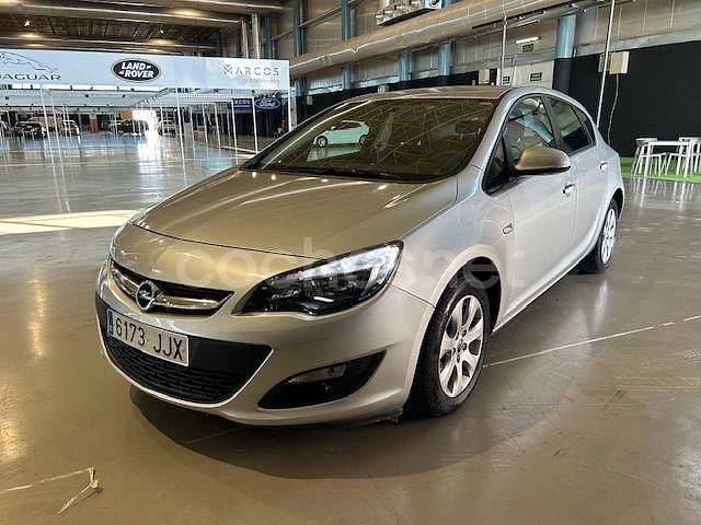 Gris / plata Usado 2015 Opel Astra Selective Berlina | 9990 € (Precio justo) - Imagen 1/4
