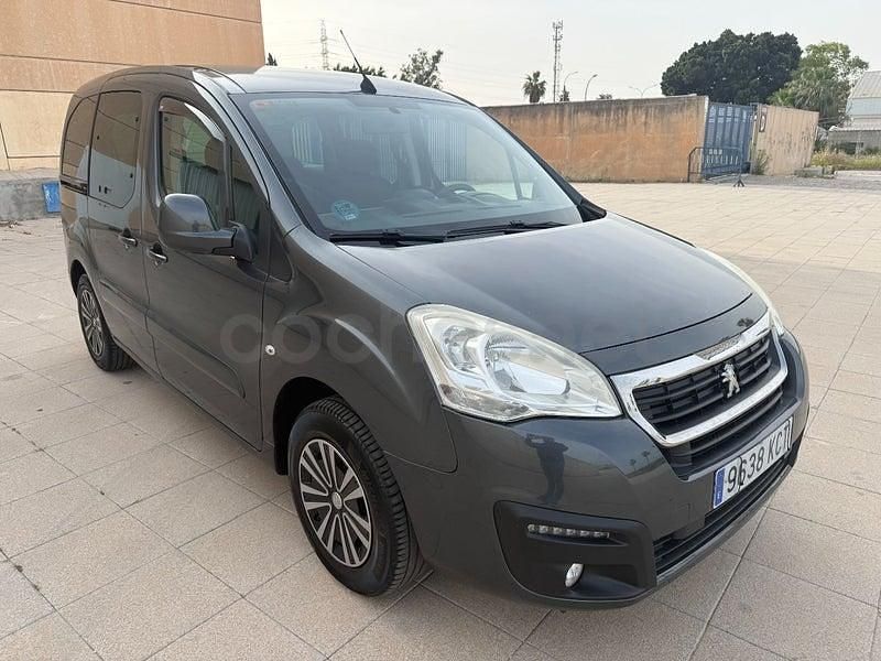 Usado Peugeot Partner Tepee Active 100 CV (73 kW) 2016 Azul Monovolumen