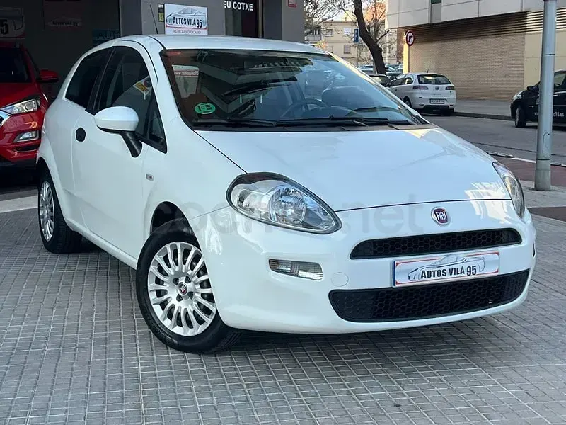 Usado Fiat Punto Pop 69 CV (50 kW) 2015 Blanco Utilitario