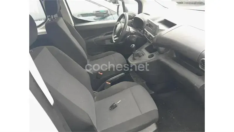 Usado Citroën Berlingo Feel 102 CV (75 kW) 2019 Blanco Monovolumen