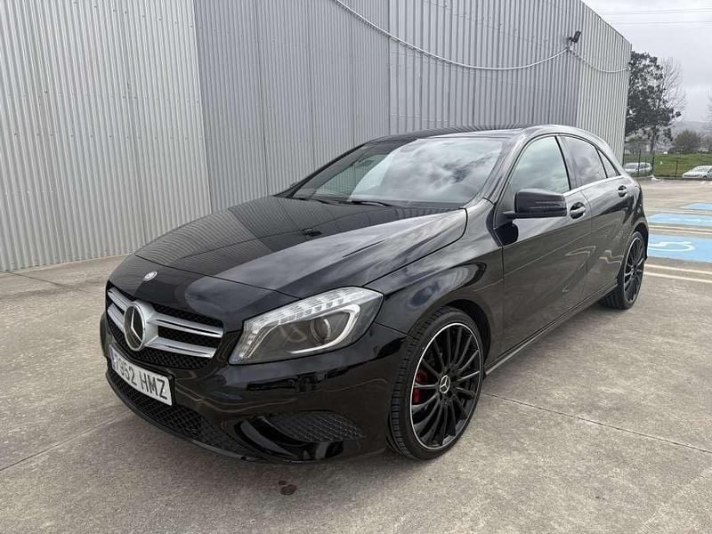 Usado Mercedes A180 Urban 109 CV (80 kW) 2012 Negro Utilitario