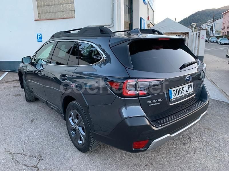 Usado Subaru Outback 175 CV (128 kW) 2021 Gris / plata SUV