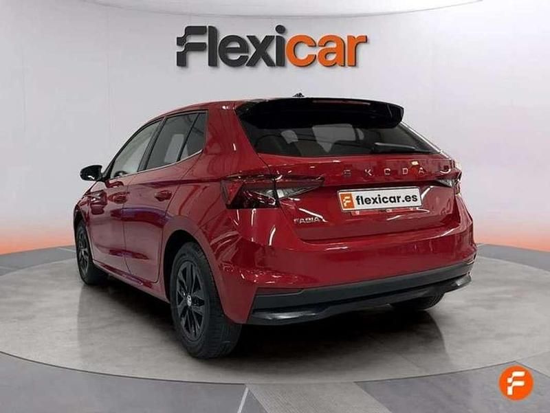 Usado Skoda Fabia Selection 80 CV (58 kW) 2024 Rojo Utilitario