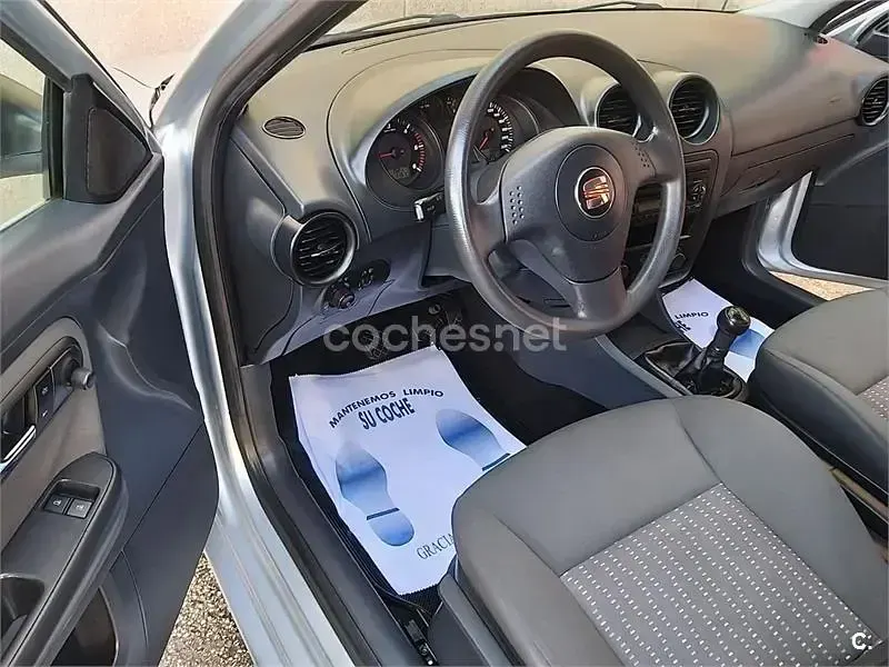 Usado Seat Ibiza Sport 100 CV (73 kW) 2005 Gris / plata Utilitario
