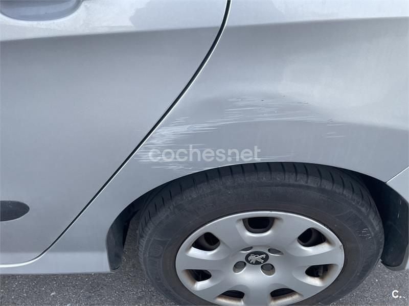 Usado Peugeot 308 Access 98 CV (72 kW) 2012 Gris / plata Berlina