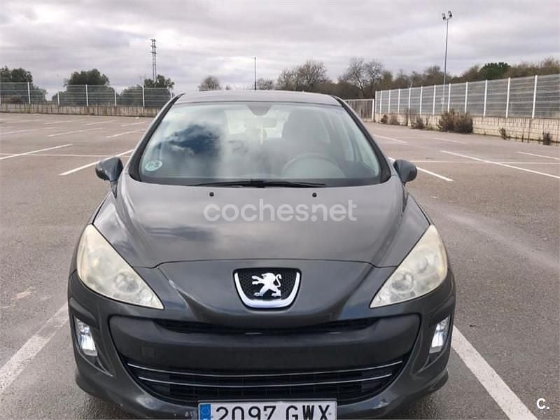 Usado Peugeot 308 90 CV (66 kW) 2010 Negro Berlina