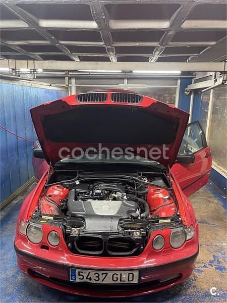 Begagnad BMW 320 150 HK (110 kW) 2003 Röd Sedan