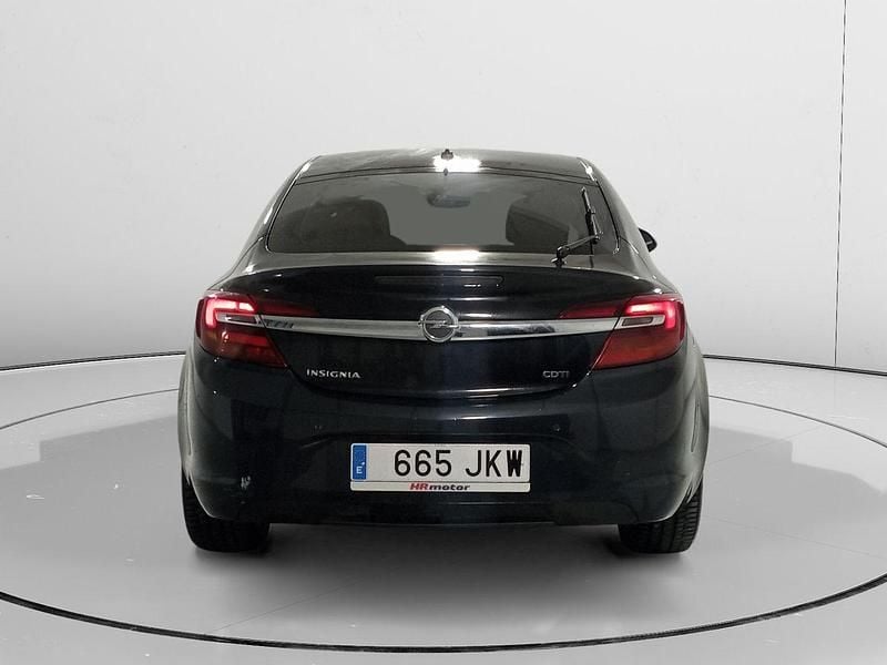 Usado Opel Insignia Sportive 163 CV (119 kW) 2015 Negro Berlina