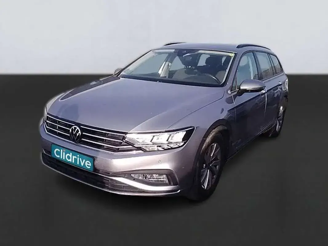 Usado VW Passat Business 120 CV (88 kW) 2020 Gris / plata Familiar