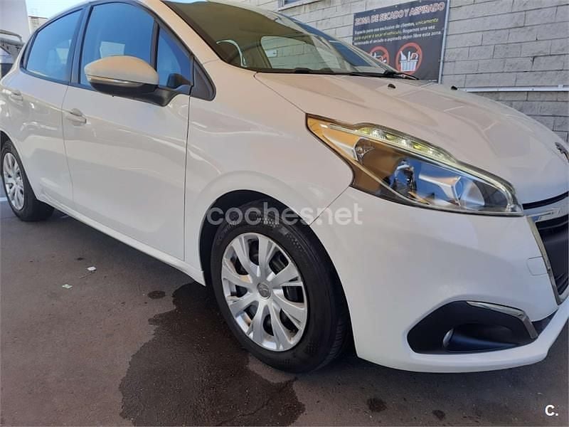 Blanco Usado 2018 Peugeot 208 Utilitario | 5700 € (Buen precio) - Imagen 1/4