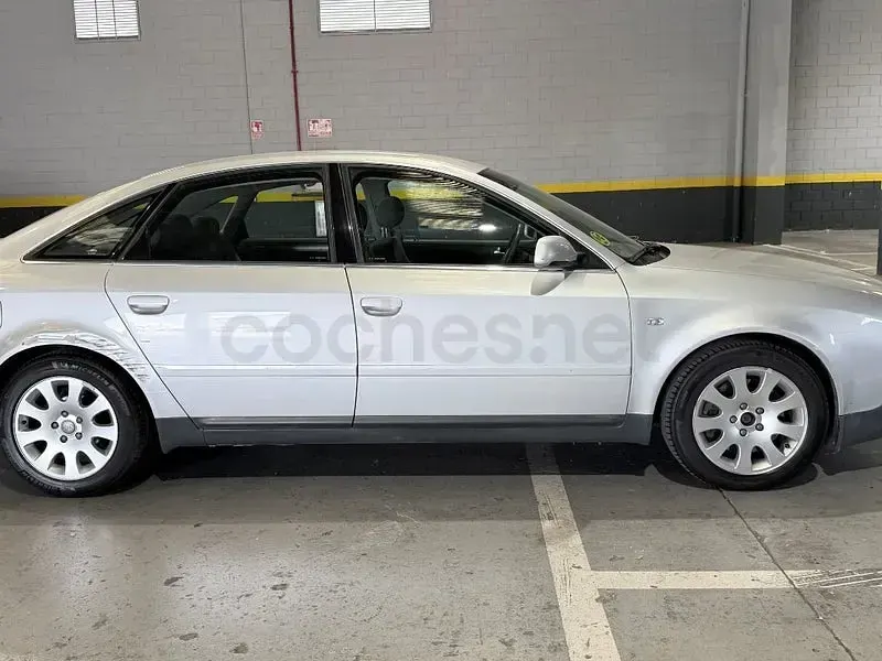 Usado Audi A6 170 CV (125 kW) 2002 Gris / plata Berlina