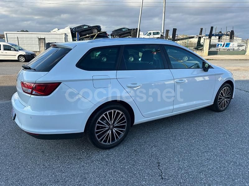 Usado Seat Leon Style 125 CV (91 kW) 2016 Blanco Familiar