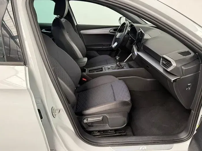 Usado Seat Leon FR 130 CV (95 kW) 2023 Blanco