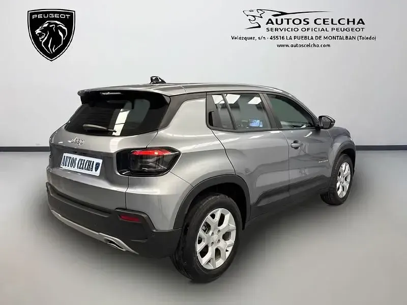 Usado Jeep Avenger Altitude 100 CV (73 kW) 2025 Gris SUV