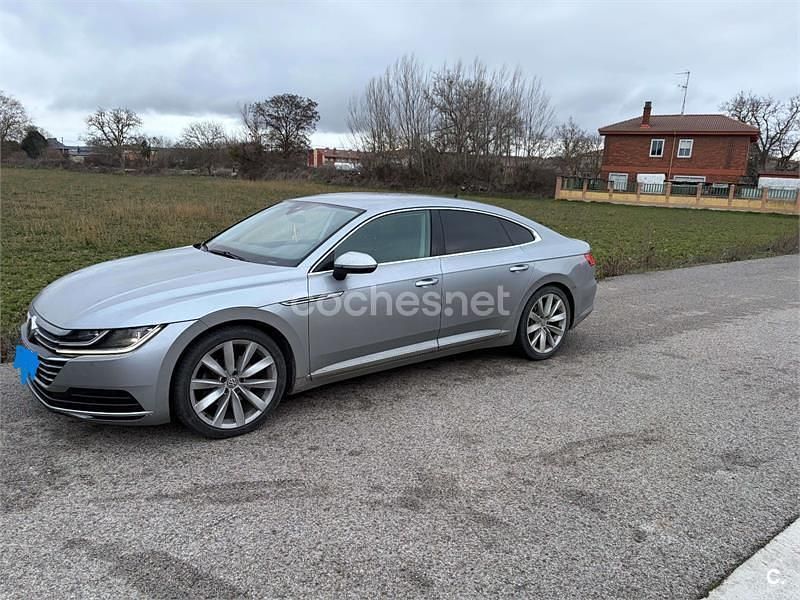 Usado VW Arteon Elegance 150 CV (110 kW) 2018 Gris / plata Berlina
