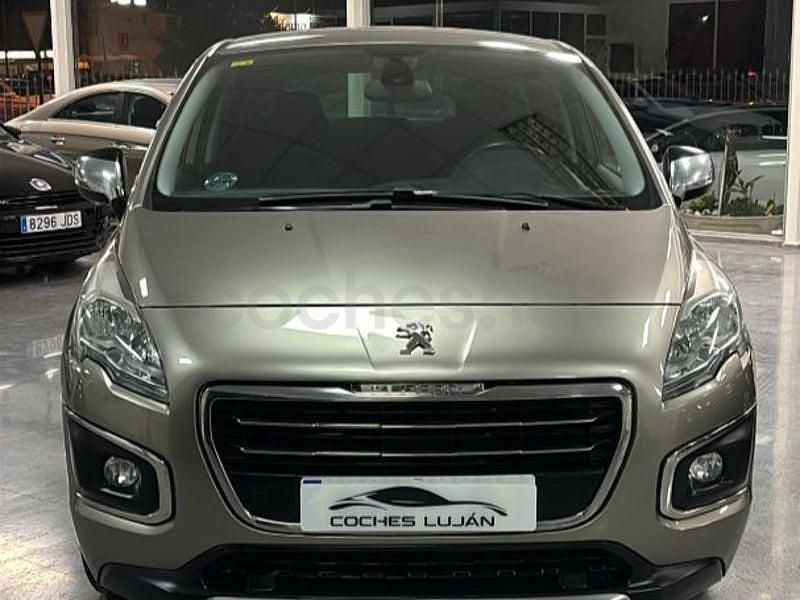 Usado Peugeot 3008 Style 120 CV (88 kW) 2014 Beige Familiar