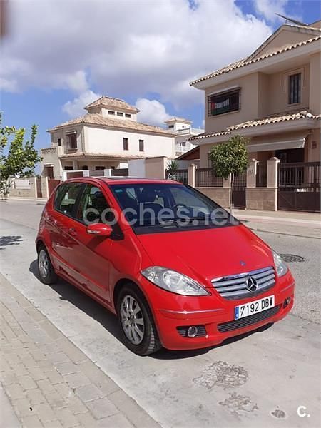 Rojo Usado 2004 Mercedes A180 Elegance Monovolumen | 4900 € (Precio justo) - Imagen 1/4