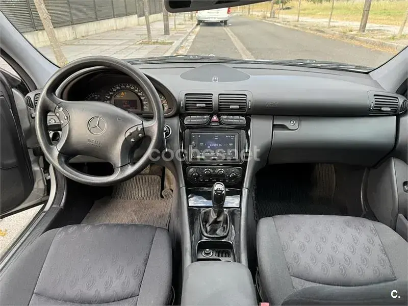 Usado Mercedes C180 Classic 143 CV (105 kW) 2003 Gris / plata Berlina
