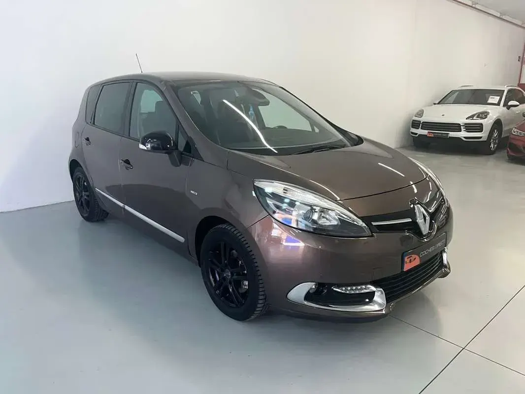 Usado Renault Scenic E-Tech Bose Edition 131 CV (96 kW) 2014 Marrón Monovolumen