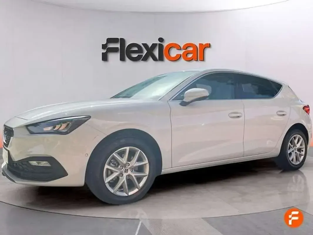 Usado Seat Leon Style 116 CV (85 kW) 2025 Gris Berlina