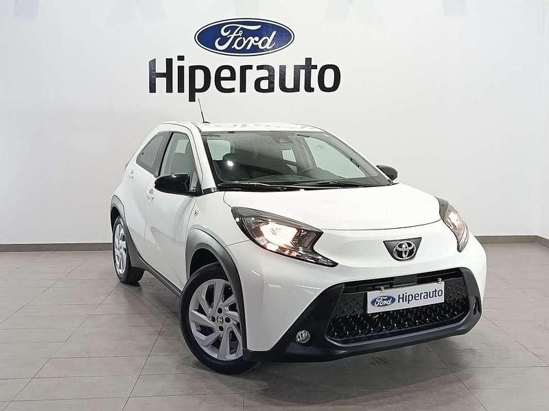 Usado Toyota Aygo Play 72 CV (52 kW) 2022 Blanco Utilitario
